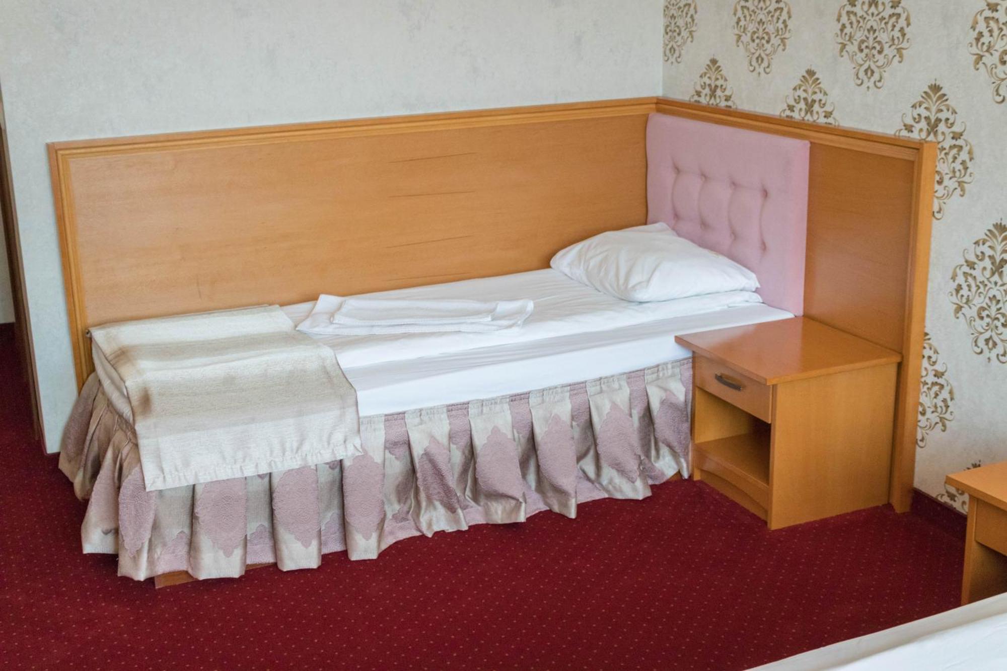 Hotel Uzunski Smolyan Bagian luar foto